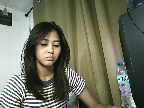 Snapshot of De_amore chatting on 06.25.26 De amore online show from 06.25.26