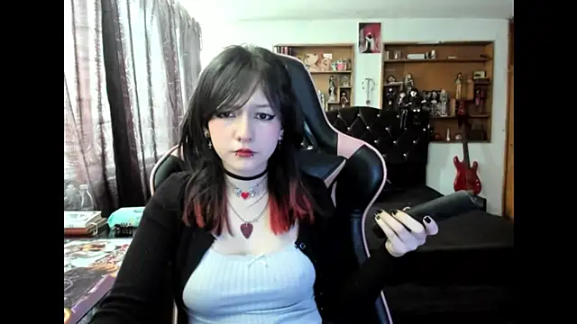 Snapshot of Maki_Zein_ chatting on 11.14.25 Maki Zein online show from 11.14.25