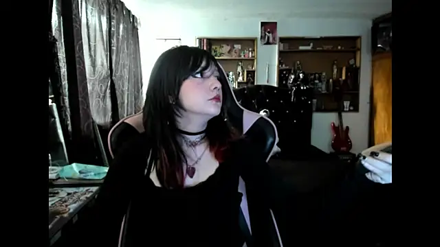 Snapshot of Maki_Zein_ chatting on 12.03.25 Maki Zein online show from 12.03.25