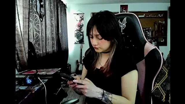 Snapshot of Maki_Zein_ chatting on 01.13.26 Maki Zein online show from 01.13.26