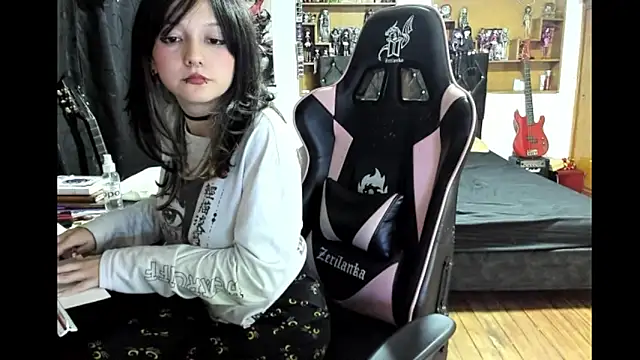 Snapshot of Maki_Zein_ chatting on 02.13.26 Maki Zein online show from 02.13.26