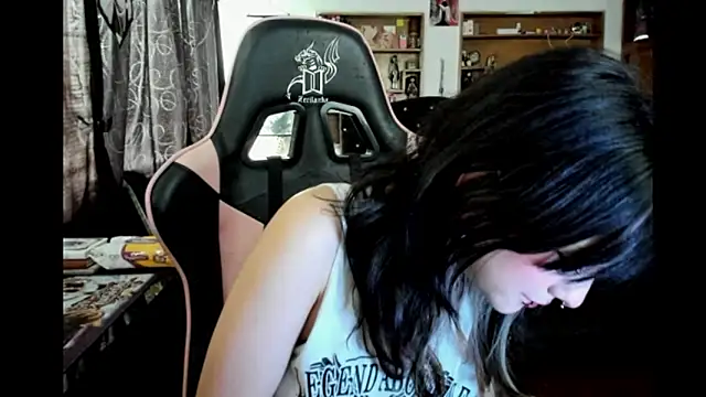 Snapshot of Maki_Zein_ chatting on 03.04.26 Maki Zein online show from 03.04.26