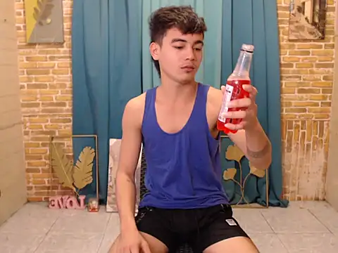 Snapshot of boy_raphael chatting on 11.03.25 boy raphael online show from 11.03.25