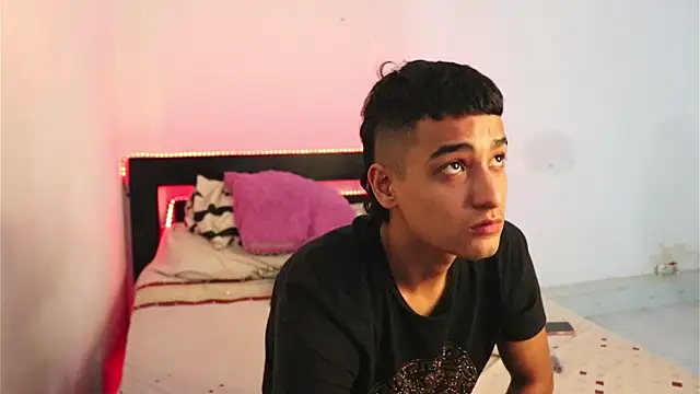 Snapshot of AnyRUSSO chatting on 12.01.25 AnyRUSSO online show from 12.01.25