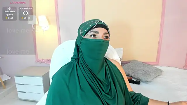 Snapshot of _naylaa_ chatting on 06.19.26 naylaa online show from 06.19.26