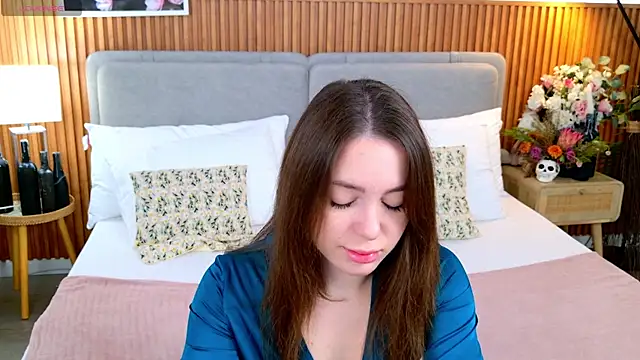 Snapshot of JulliRoss chatting on 10.22.25 JulliRoss online show from 10.22.25