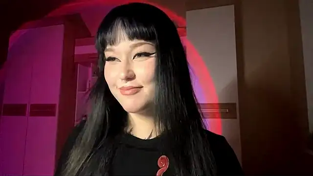 Snapshot of KristenGoodmon chatting on 10.24.25 KristenGoodmon online show from 10.24.25