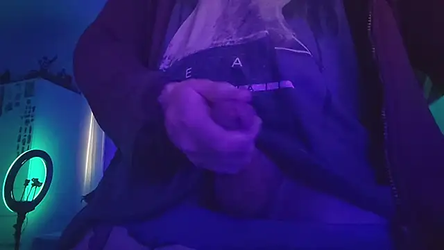 Snapshot of tykun chatting on 12.20.25 tykun online show from 12.20.25