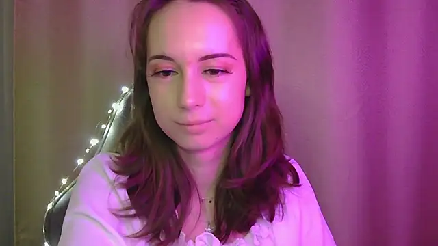 Snapshot of VeraLush chatting on 11.15.25 VeraLush online show from 11.15.25