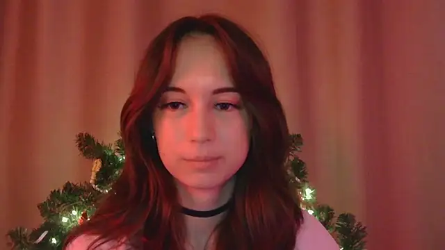 Snapshot of VeraLush chatting on 12.19.25 VeraLush online show from 12.19.25