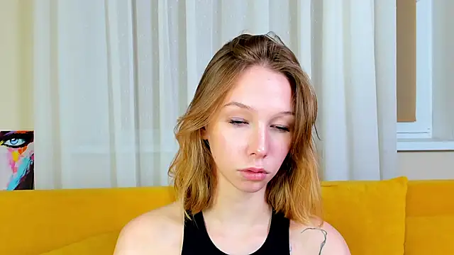 Snapshot of LilyVoise chatting on 10.11.25 LilyVoise online show from 10.11.25