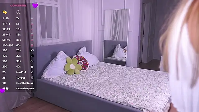 Snapshot of LoisKeedah chatting on 02.16.26 LoisKeedah online show from 02.16.26