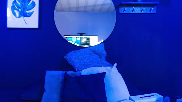 Snapshot of TamaraaRoss_ chatting on 10.20.25 TamaraaRoss online show from 10.20.25