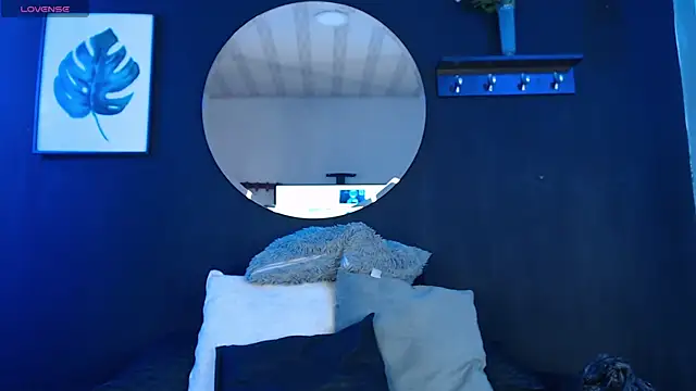 Snapshot of TamaraaRoss_ chatting on 11.19.25 TamaraaRoss online show from 11.19.25