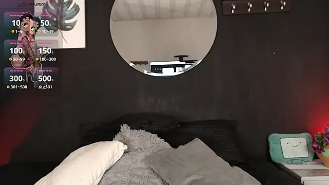 Snapshot of TamaraaRoss_ chatting on 12.01.25 TamaraaRoss online show from 12.01.25