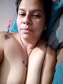 Snapshot of Aniittaaa chatting on 10.17.25 Aniittaaa online show from 10.17.25