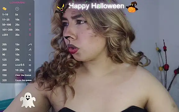 Snapshot of sofiazaf5 chatting on 10.31.25 sofiazaf5 online show from 10.31.25