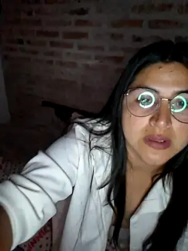 Snapshot of morenalatinaa chatting on 12.22.25 morenalatinaa online show from 12.22.25