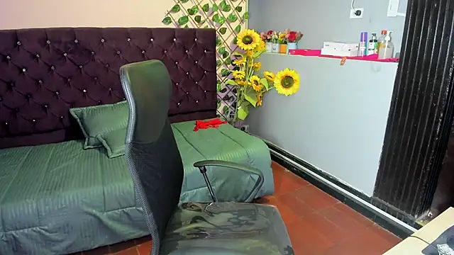 Snapshot of Yaluz_Naugthy chatting on 02.01.26 Yaluz Naugthy online show from 02.01.26