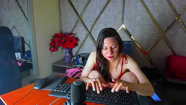 Kylie Bloom online show from 04.28.26