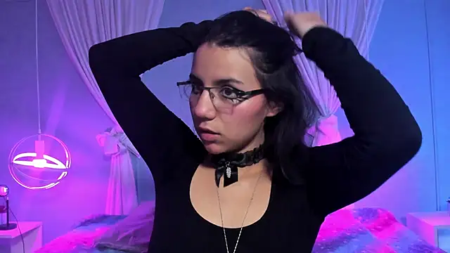 HollyPeach online show from 11.04.25