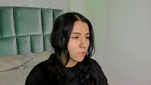 HollyPeach online show from 04.30.26