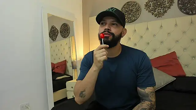 Snapshot of AlukardBig chatting on 10.15.25 AlukardBig online show from 10.15.25