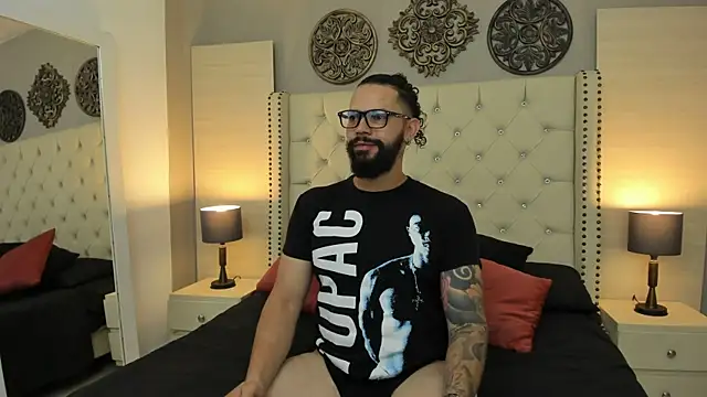 Snapshot of AlukardBig chatting on 10.18.25 AlukardBig online show from 10.18.25