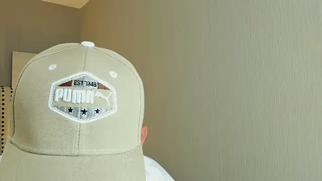 Snapshot of AlukardBig chatting on 10.21.25 AlukardBig online show from 10.21.25