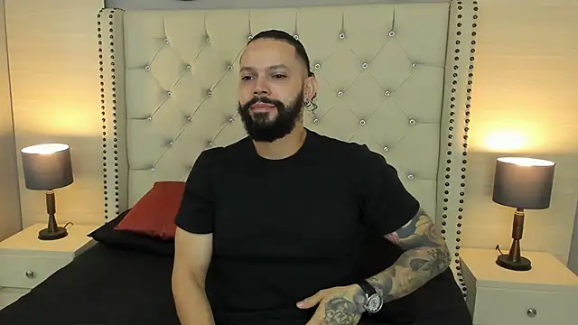 Snapshot of AlukardBig chatting on 10.24.25 AlukardBig online show from 10.24.25