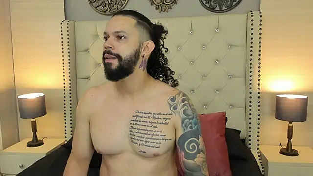 Snapshot of AlukardBig chatting on 10.25.25 AlukardBig online show from 10.25.25