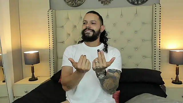 Snapshot of AlukardBig chatting on 10.29.25 AlukardBig online show from 10.29.25