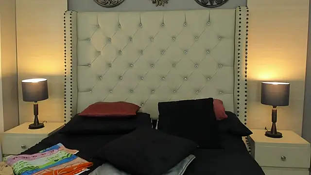 Snapshot of AlukardBig chatting on 10.31.25 AlukardBig online show from 10.31.25