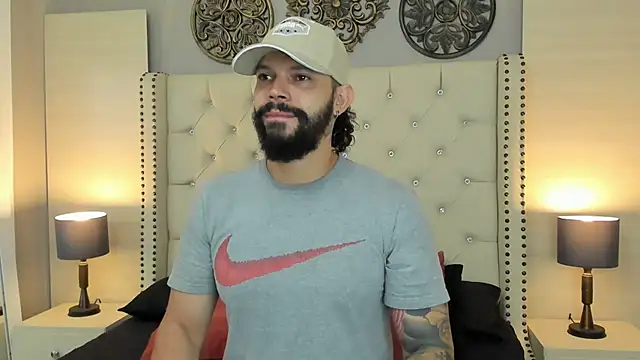 Snapshot of AlukardBig chatting on 11.02.25 AlukardBig online show from 11.02.25