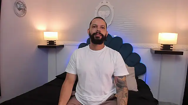 Snapshot of AlukardBig chatting on 11.06.25 AlukardBig online show from 11.06.25