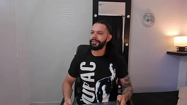 Snapshot of AlukardBig chatting on 11.12.25 AlukardBig online show from 11.12.25