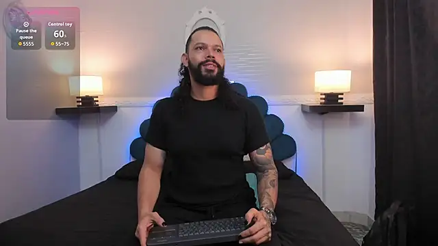 Snapshot of AlukardBig chatting on 11.18.25 AlukardBig online show from 11.18.25