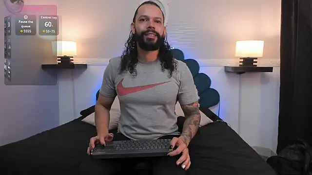 Snapshot of AlukardBig chatting on 11.19.25 AlukardBig online show from 11.19.25