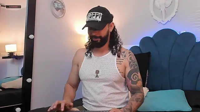 Snapshot of AlukardBig chatting on 12.05.25 AlukardBig online show from 12.05.25