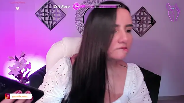 Snapshot of Gabriella_evans_ chatting on 11.30.25 Gabriella evans online show from 11.30.25