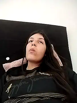 Snapshot of Thaila-Aurora chatting on 12.05.25 Thaila-Aurora online show from 12.05.25