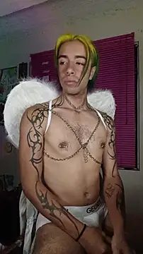 Snapshot of saenzjhonny chatting on 10.15.25 saenzjhonny online show from 10.15.25