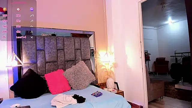 SofiRuiz  online show from 12.04.25