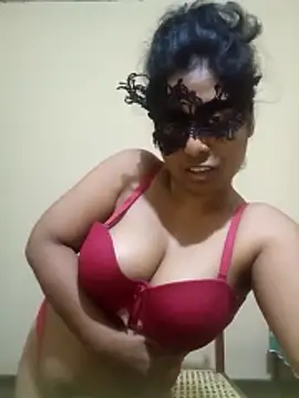 Snapshot of Expose_Queen chatting on 12.14.25 Expose Queen online show from 12.14.25