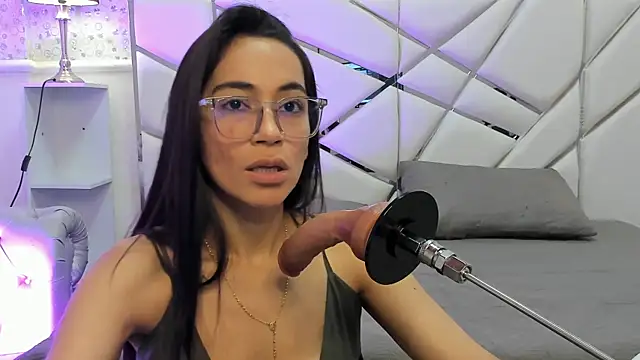 Snapshot of GabbiePrice chatting on 05.12.26 GabbiePrice online show from 05.12.26
