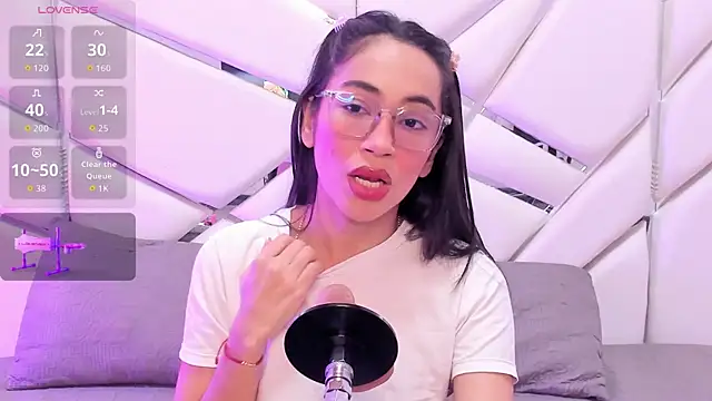 Snapshot of GabbiePrice chatting on 05.18.26 GabbiePrice online show from 05.18.26