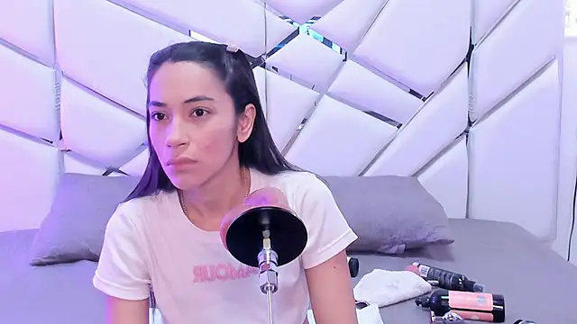 Snapshot of GabbiePrice chatting on 05.19.26 GabbiePrice online show from 05.19.26