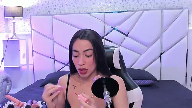 Snapshot of GabbiePrice chatting on 05.23.26 GabbiePrice online show from 05.23.26
