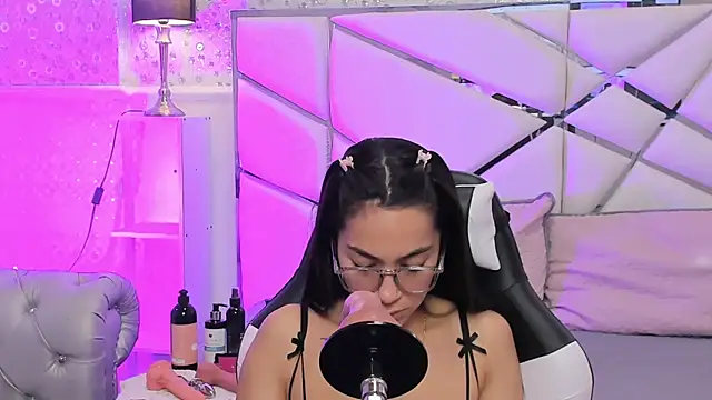 Snapshot of GabbiePrice chatting on 06.14.26 GabbiePrice online show from 06.14.26