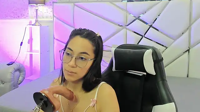 Snapshot of GabbiePrice chatting on 06.15.26 GabbiePrice online show from 06.15.26